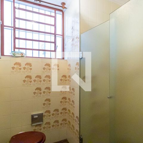 Casa à venda com 300m², 6 quartos e 4 vagas Casa à venda com 300m², 6 quartos e 4 vagasBanheiro social