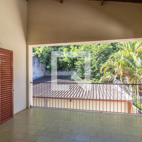 Casa à venda com 300m², 6 quartos e 4 vagas Casa à venda com 300m², 6 quartos e 4 vagasVista do quarto 3