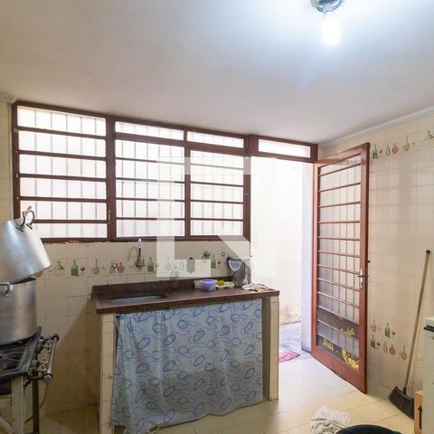 Casa à venda com 300m², 6 quartos e 4 vagas Casa à venda com 300m², 6 quartos e 4 vagasCozinha