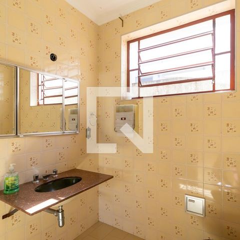 Casa à venda com 300m², 6 quartos e 4 vagas Casa à venda com 300m², 6 quartos e 4 vagasBanheiro social 2