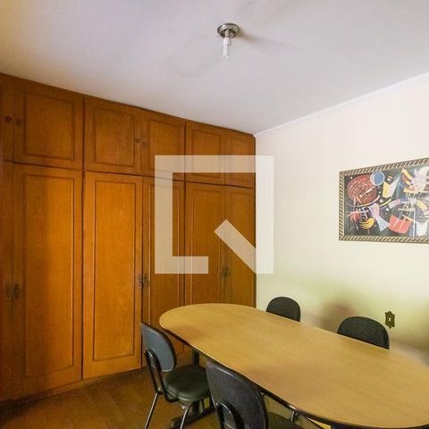 Casa à venda com 300m², 6 quartos e 4 vagas Casa à venda com 300m², 6 quartos e 4 vagasQuarto 3