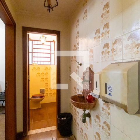 Casa à venda com 300m², 6 quartos e 4 vagas Casa à venda com 300m², 6 quartos e 4 vagasBanheiro social