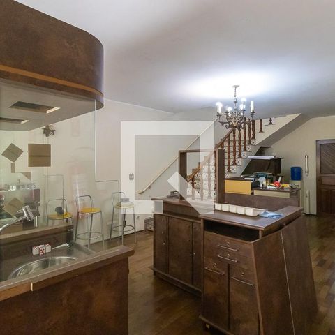 Casa à venda com 300m², 6 quartos e 4 vagas Casa à venda com 300m², 6 quartos e 4 vagasSala