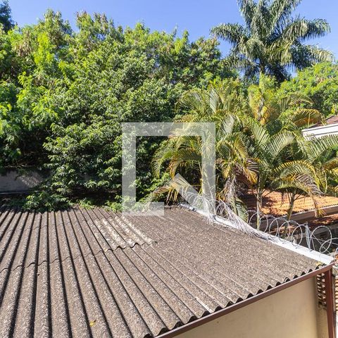Casa à venda com 300m², 6 quartos e 4 vagas Casa à venda com 300m², 6 quartos e 4 vagasVista da suíte 1