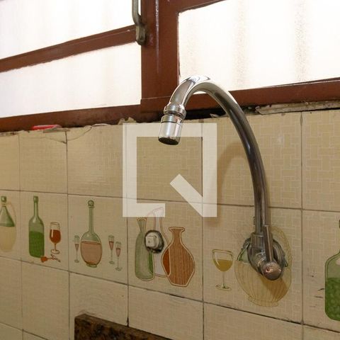 Casa à venda com 300m², 6 quartos e 4 vagas Casa à venda com 300m², 6 quartos e 4 vagasCozinha - Torneira