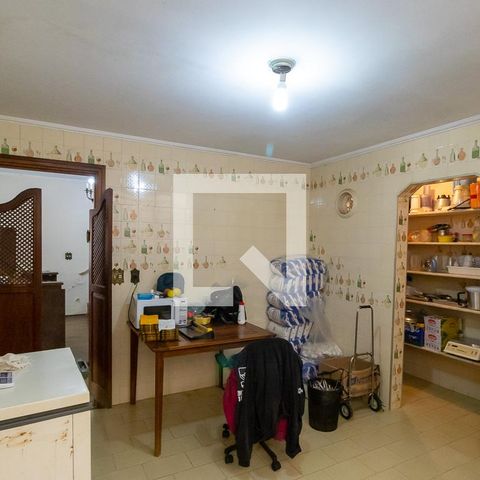 Casa à venda com 300m², 6 quartos e 4 vagas Casa à venda com 300m², 6 quartos e 4 vagasCozinha