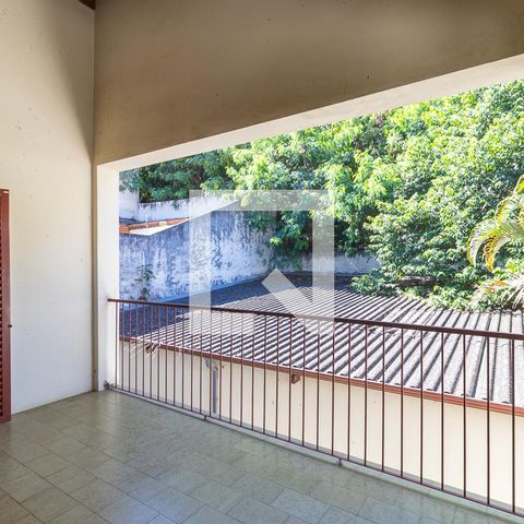 Casa à venda com 300m², 6 quartos e 4 vagas Casa à venda com 300m², 6 quartos e 4 vagasVaranda da suíte 1