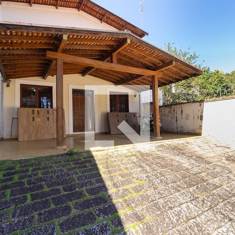 Casa à venda com 300m², 6 quartos e 4 vagas Casa à venda com 300m², 6 quartos e 4 vagasVagas de garagem