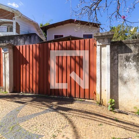 Casa à venda com 300m², 6 quartos e 4 vagas Casa à venda com 300m², 6 quartos e 4 vagasFachada