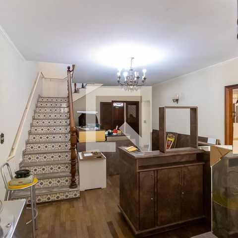 Casa à venda com 300m², 6 quartos e 4 vagas Casa à venda com 300m², 6 quartos e 4 vagasSala