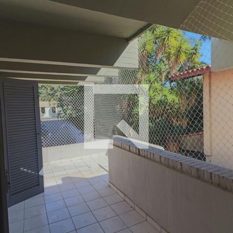 Casa de condomínio à venda com 420m², 4 quartos e 5 vagasSuite 01