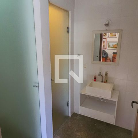 Casa de condomínio à venda com 420m², 4 quartos e 5 vagasBanheiro Salão de festas