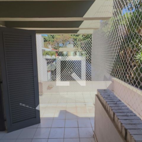 Casa de condomínio à venda com 420m², 4 quartos e 5 vagasSuite 01