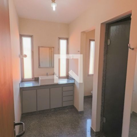 Casa de condomínio à venda com 420m², 4 quartos e 5 vagasBanheiro Quarto 3 e 4