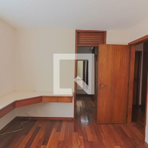 Casa de condomínio à venda com 420m², 4 quartos e 5 vagasSuite 02