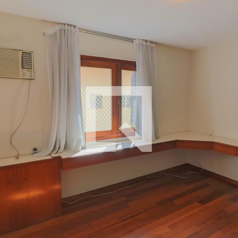 Casa de condomínio à venda com 420m², 4 quartos e 5 vagasSuite 02