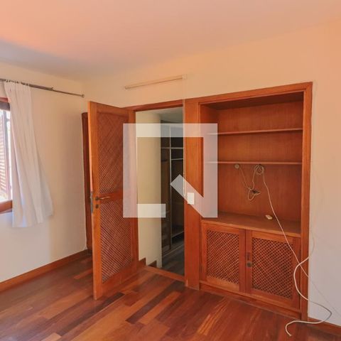 Casa de condomínio à venda com 420m², 4 quartos e 5 vagasSuite 01