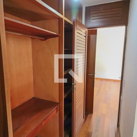 Casa de condomínio à venda com 420m², 4 quartos e 5 vagasSuite 02