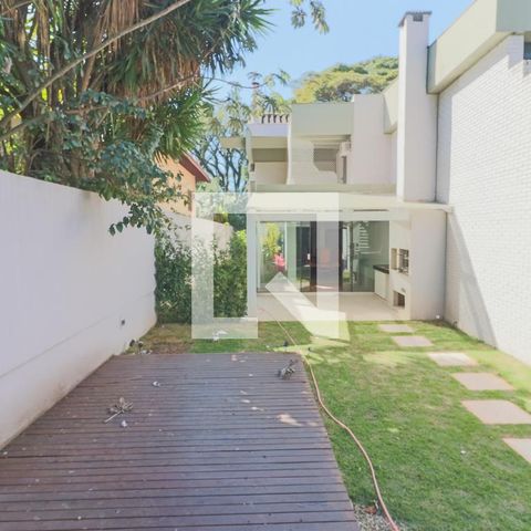 Casa de condomínio à venda com 420m², 4 quartos e 5 vagasQuintal