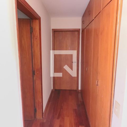 Casa de condomínio à venda com 420m², 4 quartos e 5 vagasRoupeiro Corredor