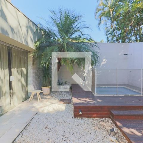 Casa de condomínio à venda com 420m², 4 quartos e 5 vagasQuintal