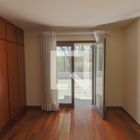 Casa de condomínio à venda com 420m², 4 quartos e 5 vagasQuarto 4
