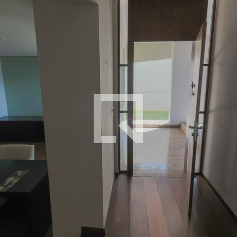 Casa de condomínio à venda com 420m², 4 quartos e 5 vagasCorredor Entrada