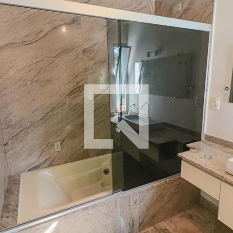 Casa de condomínio à venda com 420m², 4 quartos e 5 vagasSuite 02