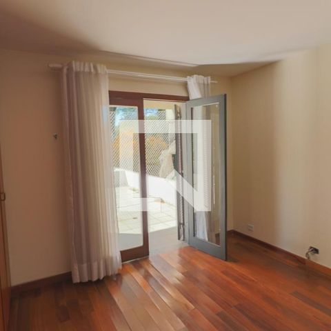 Casa de condomínio à venda com 420m², 4 quartos e 5 vagasQuarto 4