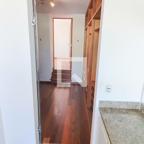 Casa de condomínio à venda com 420m², 4 quartos e 5 vagasSuite 01