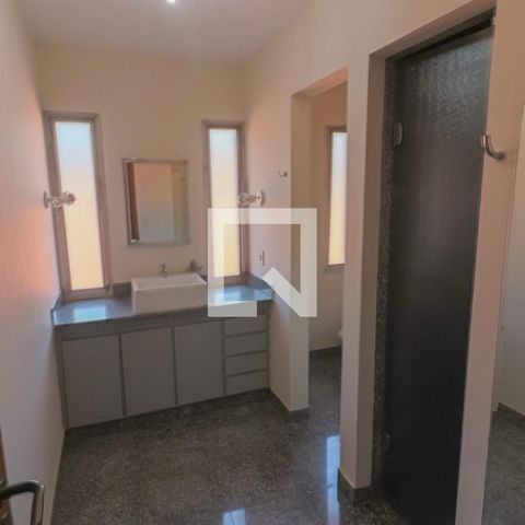 Casa de condomínio à venda com 420m², 4 quartos e 5 vagasBanheiro Quarto 3 e 4