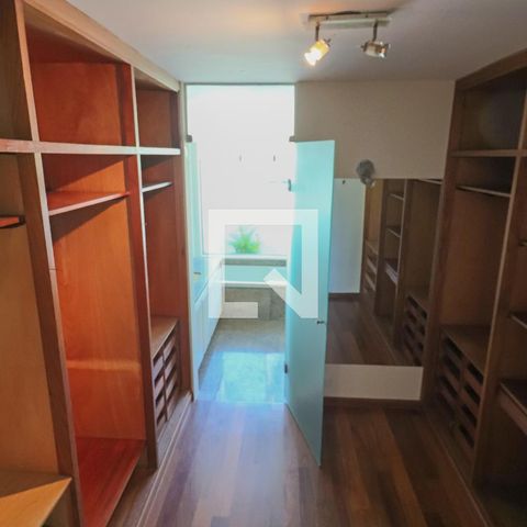 Casa de condomínio à venda com 420m², 4 quartos e 5 vagasSuite 01
