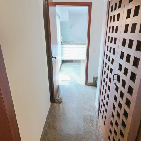 Casa de condomínio à venda com 420m², 4 quartos e 5 vagasCorredor Sala / Cozinha
