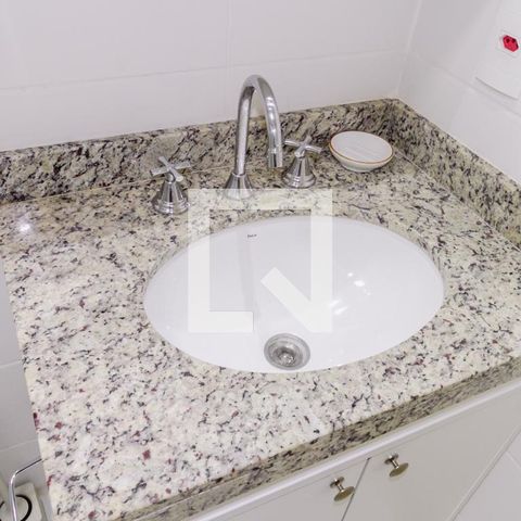 Apartamento à venda com 74m², 3 quartos e 2 vagas Apartamento à venda com 74m², 3 quartos e 2 vagasBanheiro da Suíte