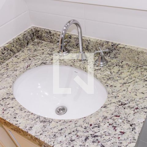 Apartamento à venda com 74m², 3 quartos e 2 vagas Apartamento à venda com 74m², 3 quartos e 2 vagasBanheiro Social