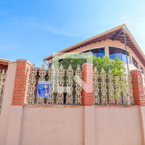 Casa à venda com 280m², 4 quartos e 3 vagasFachada