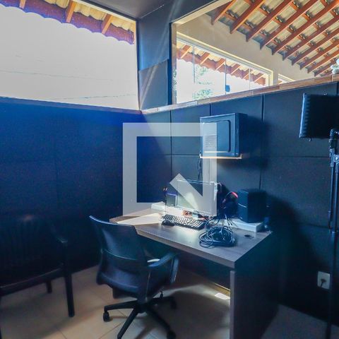 Casa à venda com 280m², 4 quartos e 3 vagasStudio