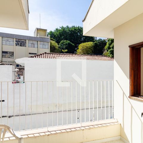 Casa à venda com 320m², 4 quartos e 3 vagas Casa à venda com 320m², 4 quartos e 3 vagasSacada