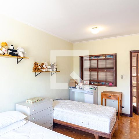 Casa à venda com 320m², 4 quartos e 3 vagas Casa à venda com 320m², 4 quartos e 3 vagasQuarto 4