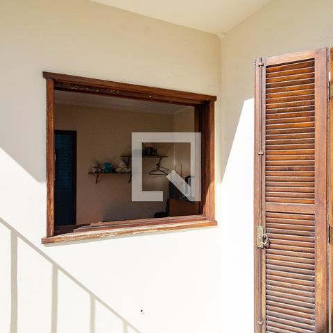 Casa à venda com 320m², 4 quartos e 3 vagas Casa à venda com 320m², 4 quartos e 3 vagasSacada