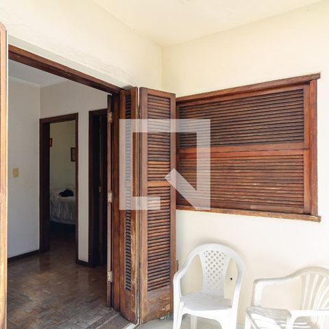 Casa à venda com 320m², 4 quartos e 3 vagas Casa à venda com 320m², 4 quartos e 3 vagasSacada