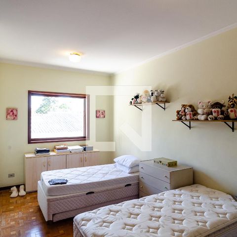 Casa à venda com 320m², 4 quartos e 3 vagas Casa à venda com 320m², 4 quartos e 3 vagasQuarto 4
