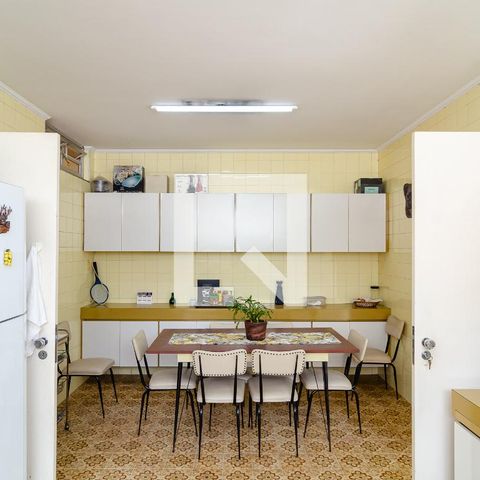 Casa à venda com 320m², 4 quartos e 3 vagas Casa à venda com 320m², 4 quartos e 3 vagasCozinha