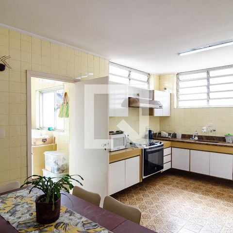 Casa à venda com 320m², 4 quartos e 3 vagas Casa à venda com 320m², 4 quartos e 3 vagasCozinha