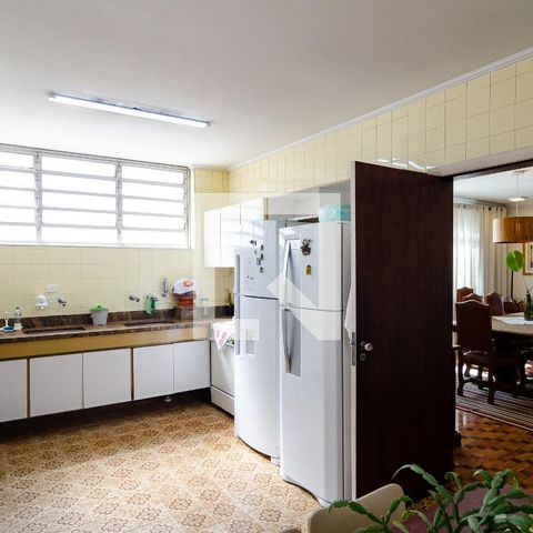 Casa à venda com 320m², 4 quartos e 3 vagas Casa à venda com 320m², 4 quartos e 3 vagasCozinha