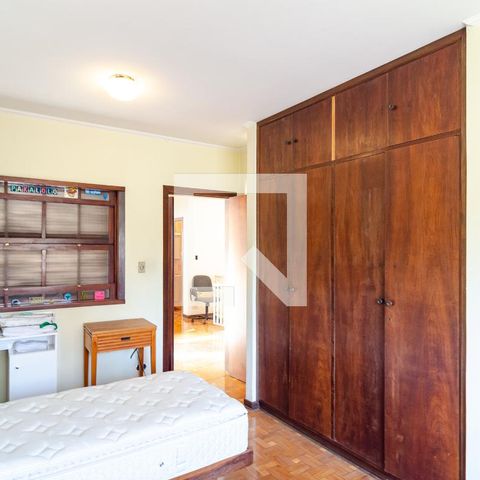 Casa à venda com 320m², 4 quartos e 3 vagas Casa à venda com 320m², 4 quartos e 3 vagasQuarto 4
