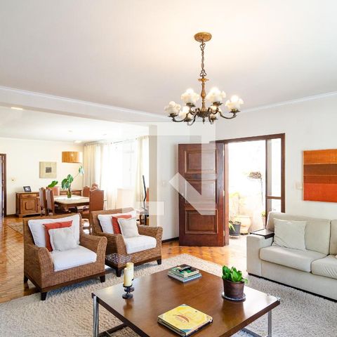Casa à venda com 320m², 4 quartos e 3 vagas Casa à venda com 320m², 4 quartos e 3 vagasSala