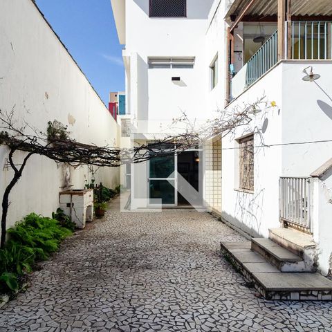 Casa à venda com 320m², 4 quartos e 3 vagas Casa à venda com 320m², 4 quartos e 3 vagasQuintal