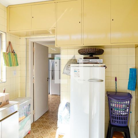 Casa à venda com 320m², 4 quartos e 3 vagas Casa à venda com 320m², 4 quartos e 3 vagasCozinha