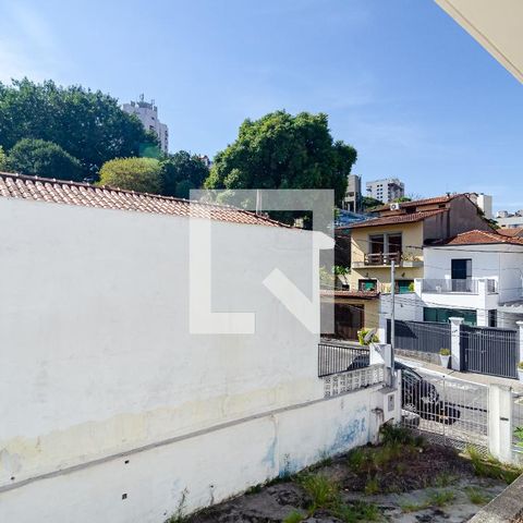 Casa à venda com 320m², 4 quartos e 3 vagas Casa à venda com 320m², 4 quartos e 3 vagasVista da Sacada